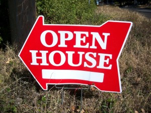 Red open house sign shaped like an arrow